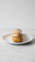 Champagne Cream Éclair